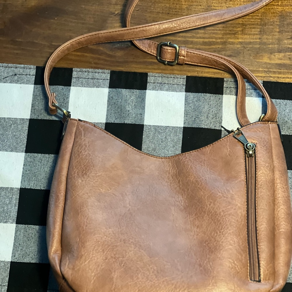 Jessie & James concealed carry crossbody